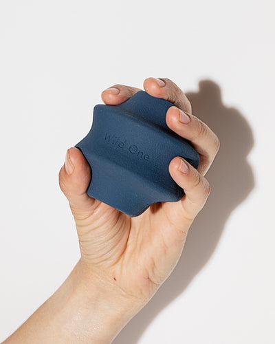 Balle distributeur tourne et lance